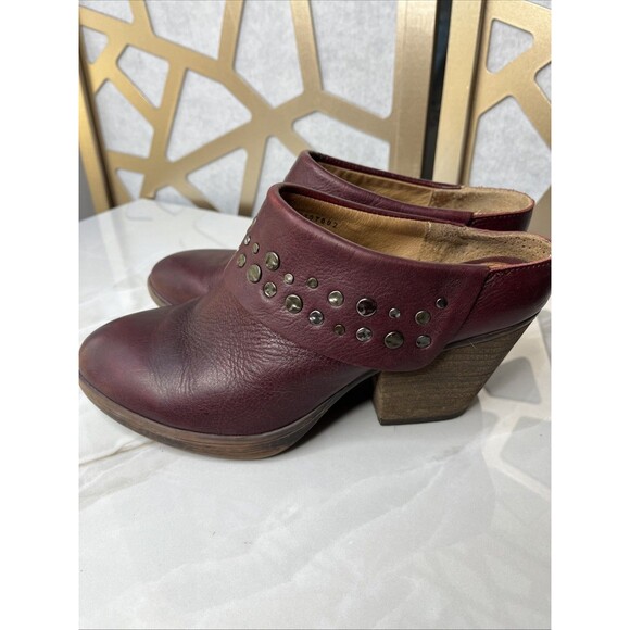 Sofft Gila Clogs Mules Women 9 Eu 40.5 Red Leather Studded Heels Slip Shoes On - Picture 6 of 11